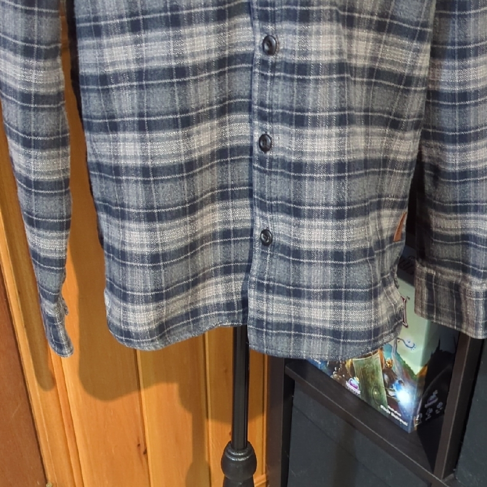 Roots Size S Men's Gray and Black Plaid Button-Up Shirt - Picture 3 of 15